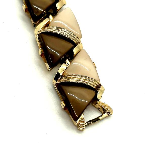 Vintage MCM Leru Thermoset 2 Tone Brown/Cream Bracelet and Earrings Set - Picture 6 of 12